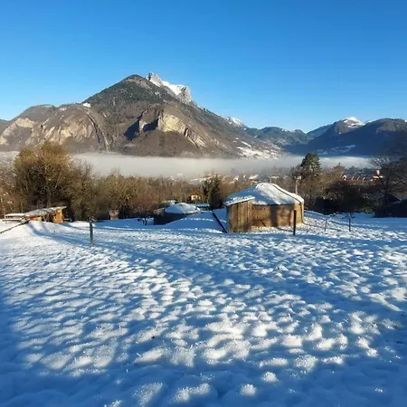 Yourtes Olachat Proche Annecy Tente de luxe Faverges
